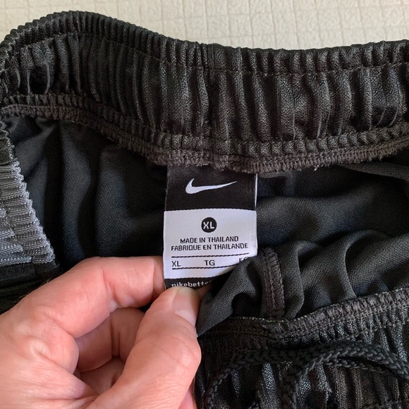 $DROP⬇️ Nike black/gray athletic shorts - Picture 6 of 15